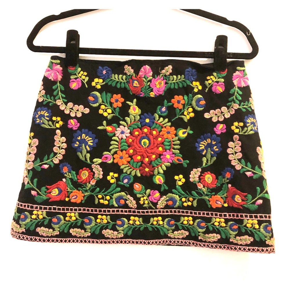 Vintage inspired embroidered mini skirt!